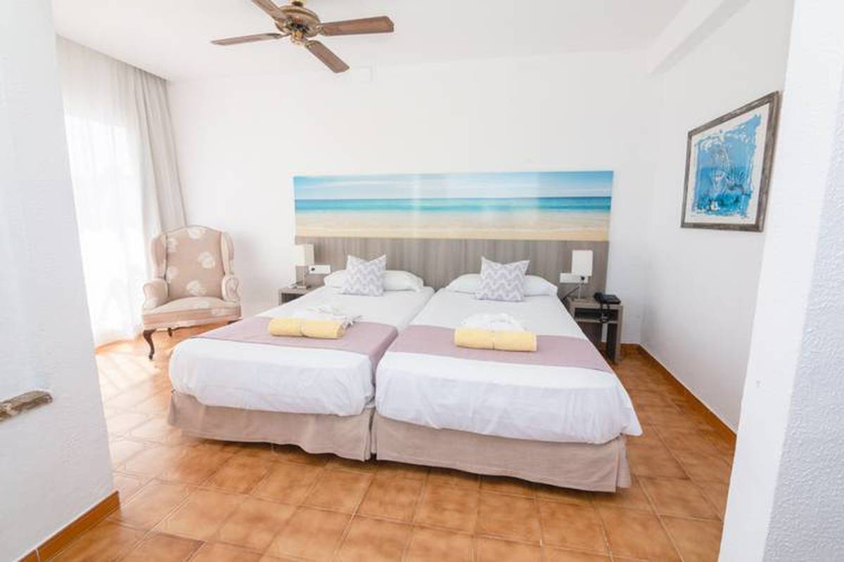 {{habitacion.nombre}} S'illot Hotel Majorca